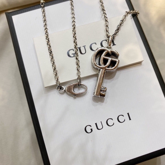 Gucci - Picture 1 of 5
